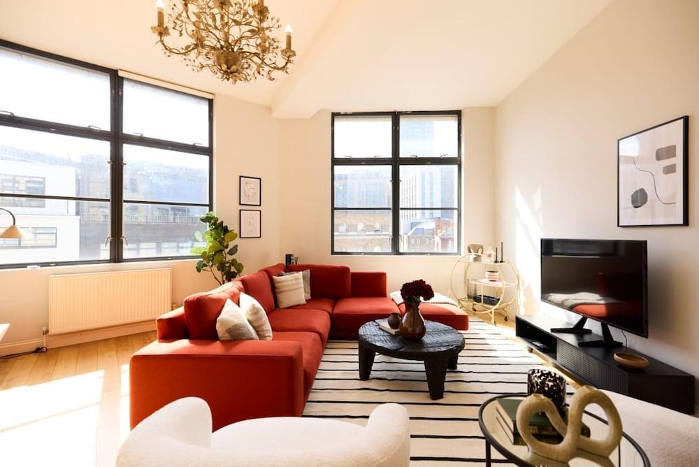 The Spitalfields Beauty - Bright 2bdr Flat - Tap to explore photos