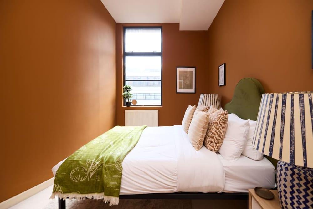 The Spitalfields Beauty - Bright 2bdr Flat - Tap to explore photos