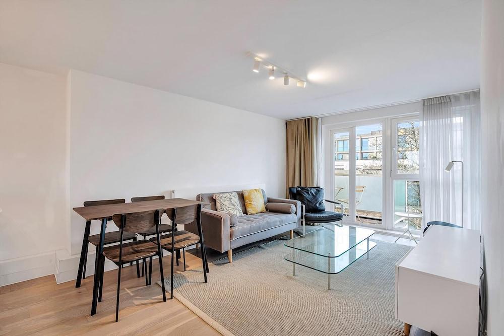 Bright and Spacious Belgravia Apartment