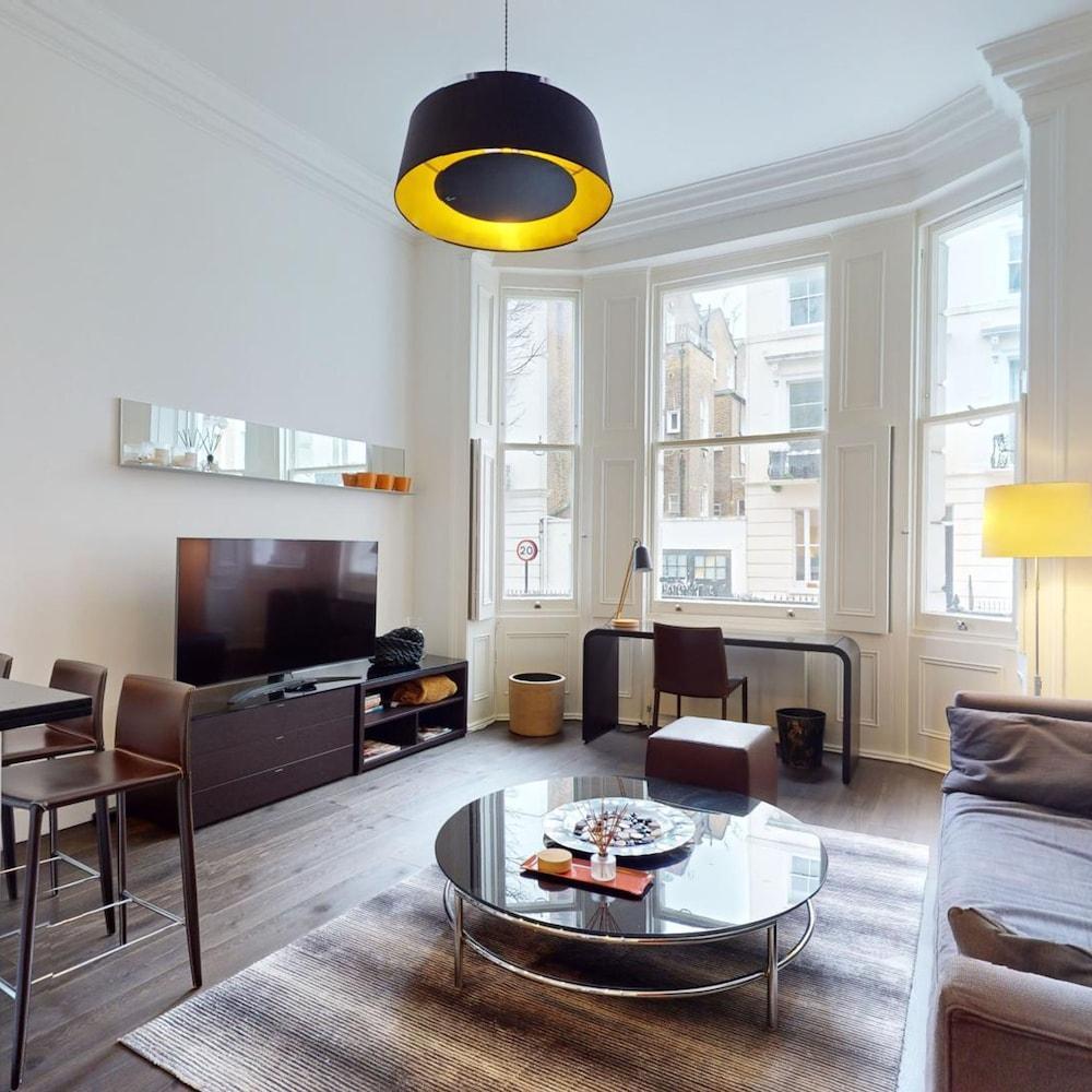 Notting Hill 1 Bedroom Flat - Tap to explore photos