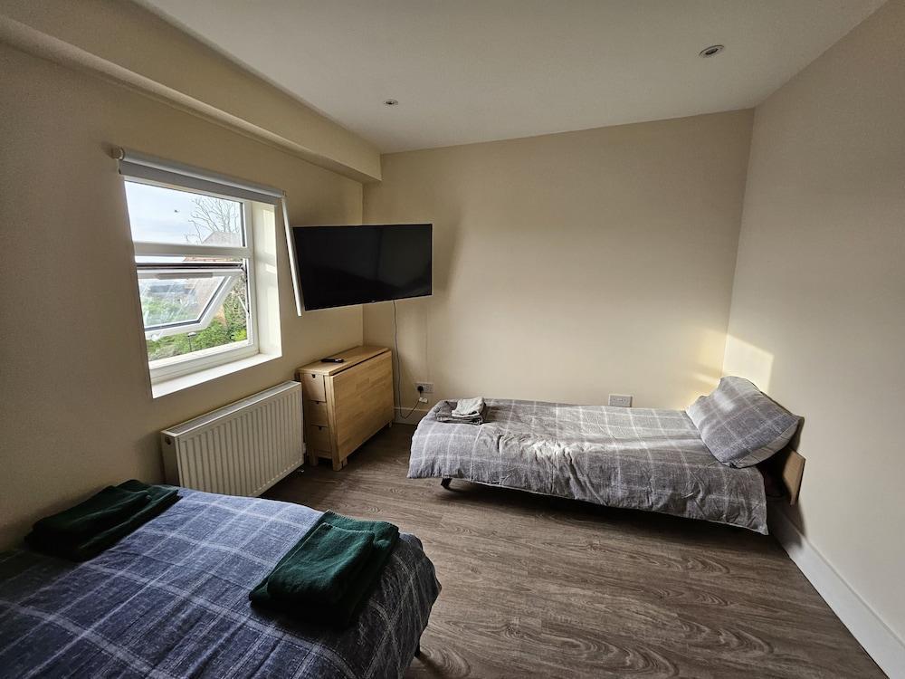 Impeccable 1-bed Apartment in London - Tap to explore photos