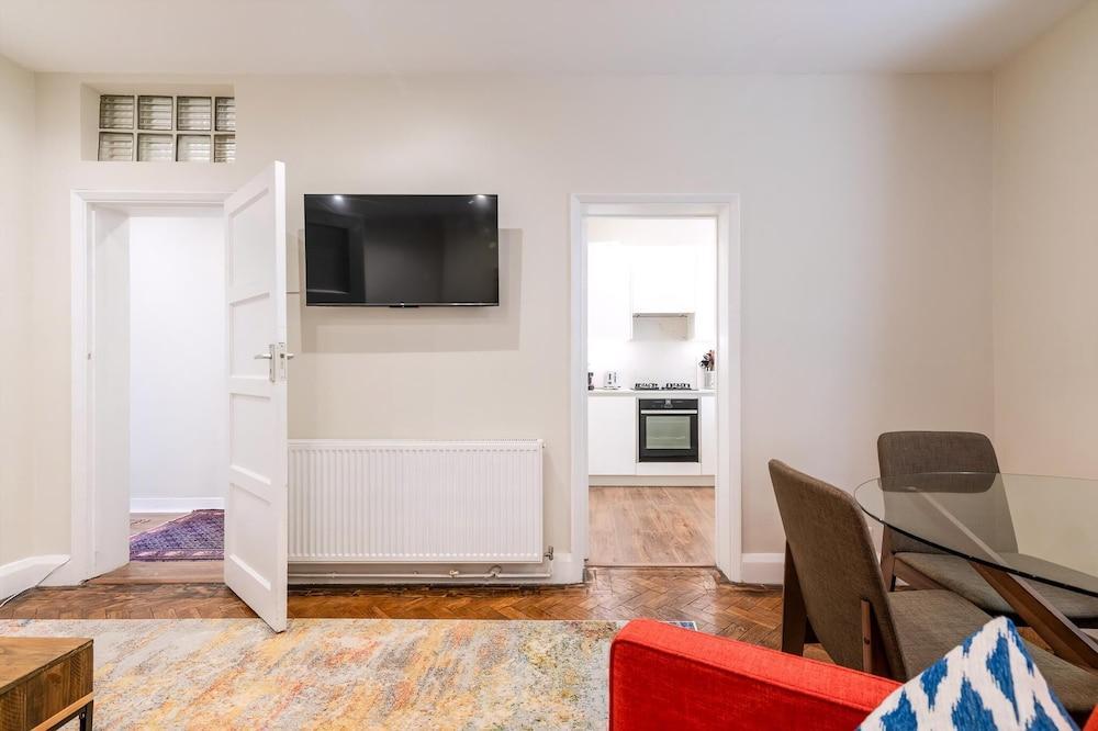 Stylish Kings Cross Flat - Tap to explore photos