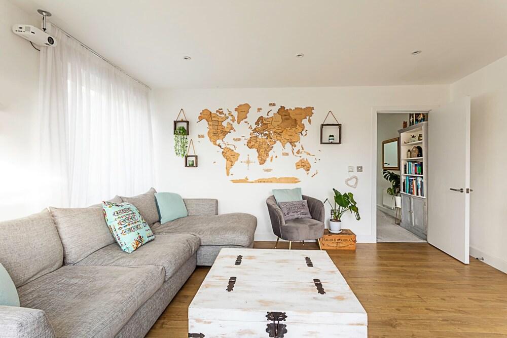 Quiet and Spacious Four Bedroom House - Tap to explore photos
