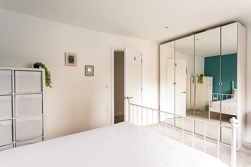 Quiet and Spacious Four Bedroom House - Tap to explore photos