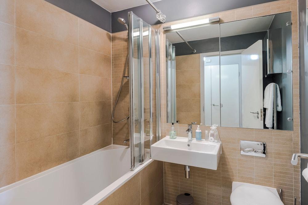 Immaculate 2-bed Apartment in Prime Central London - Tap to explore photos