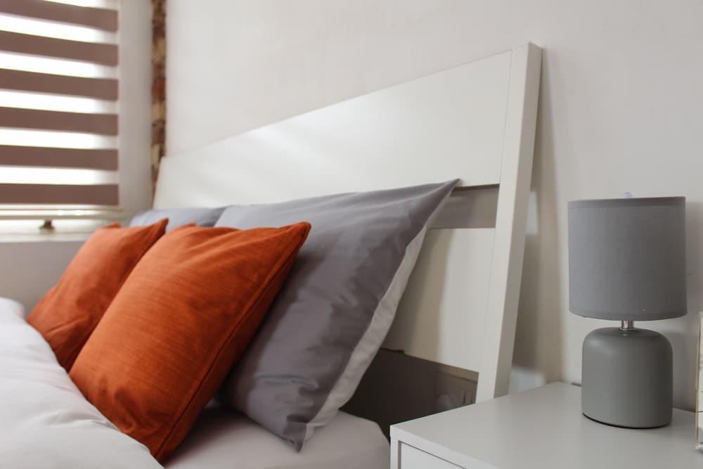 Charming Central London Studio With Sofabed - Tap to explore photos