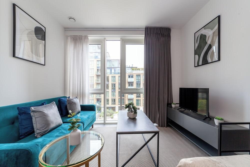 The Wandsworth Luxury Studio - Tap to explore photos