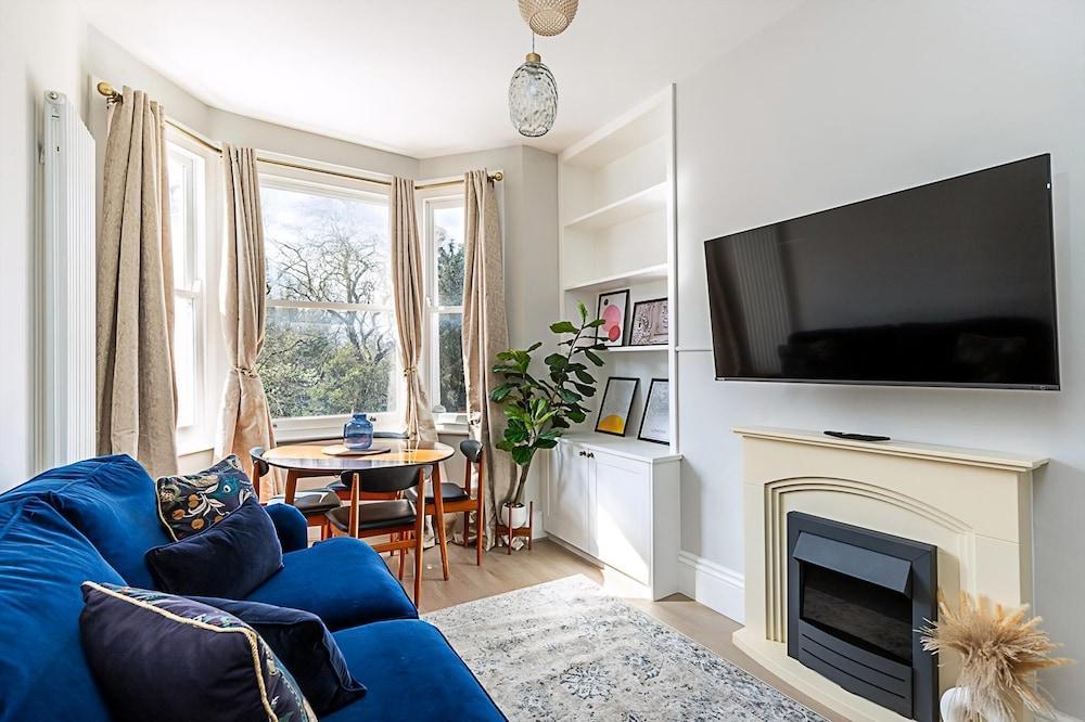 Lovely Bishops Park Flat - Tap to explore photos