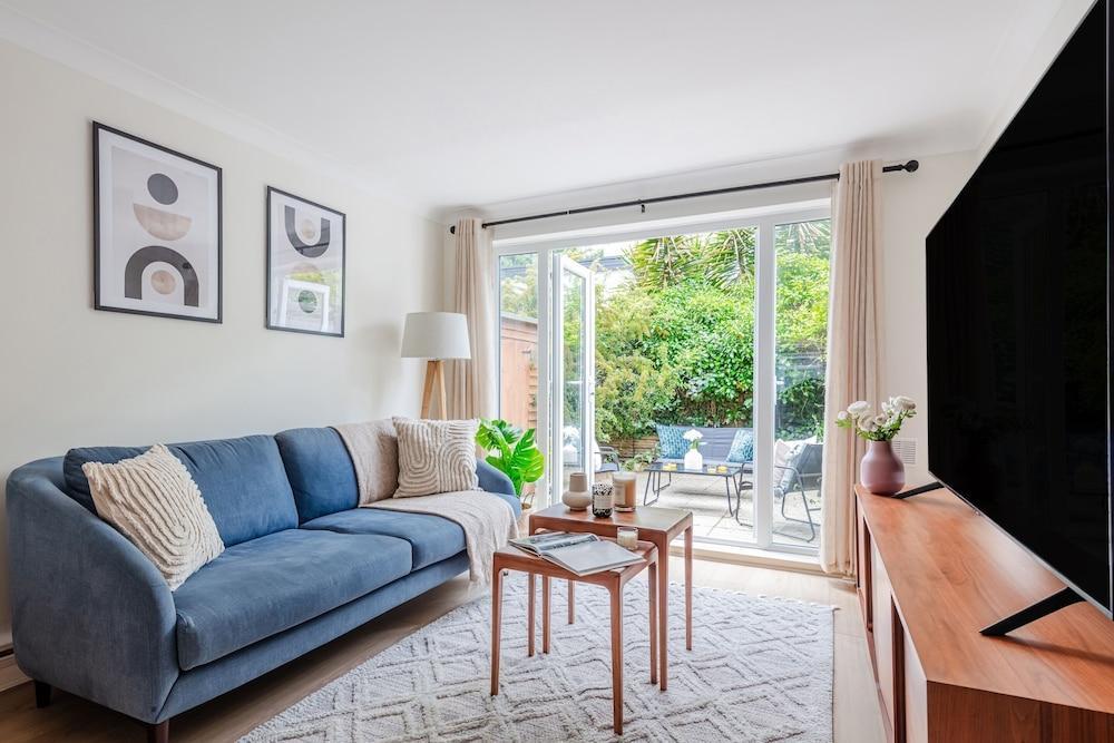 Charming 4BR River Thames & Tate Britain - Tap to explore photos