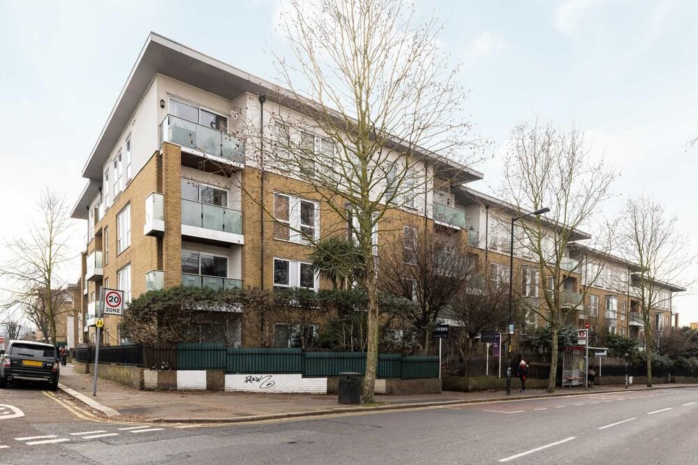 The East Dulwich Villas - Tap to explore photos