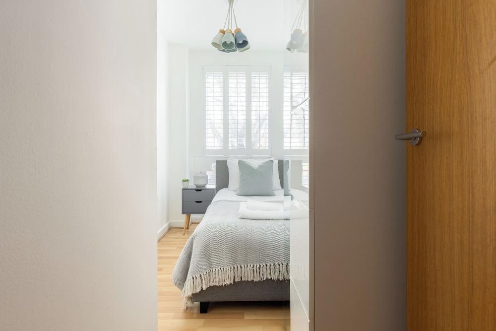 The East Dulwich Villas - Tap to explore photos
