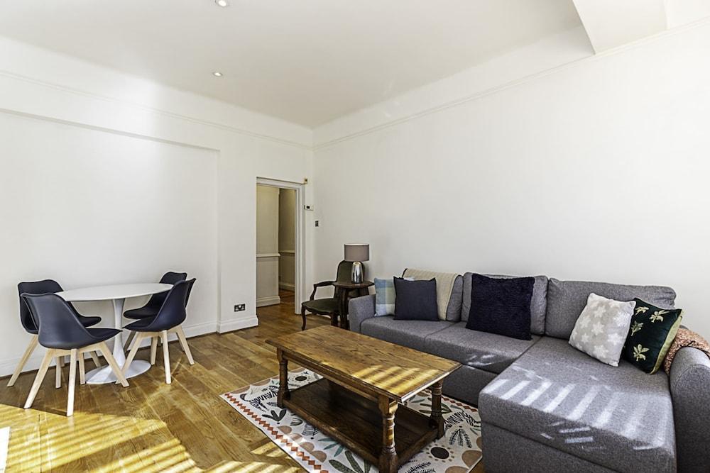 Beautiful One Bed Garden Flat In Parsons Green - Tap to explore photos
