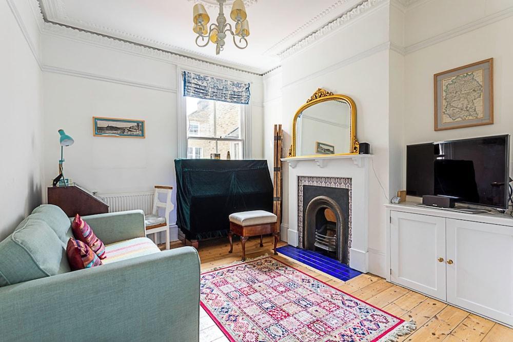 Gorgeous Brixton Garden House - Tap to explore photos