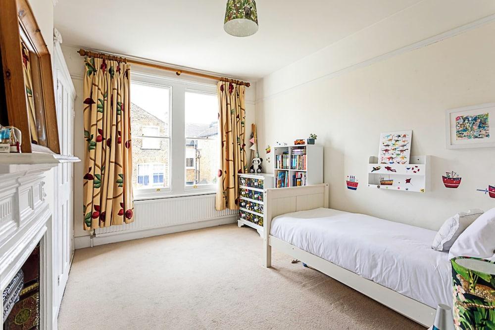 Gorgeous Brixton Garden House - Tap to explore photos
