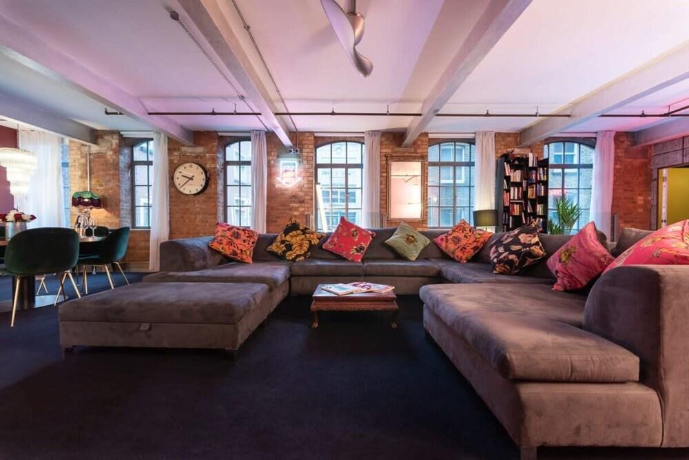 Luxurious Loft Central Soho - 3 Bedrooms Office - Tap to explore photos
