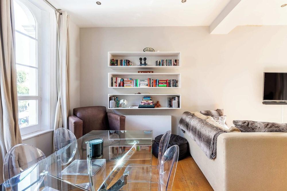 Charming Two Bed Maisonette in Notting Hill - Tap to explore photos