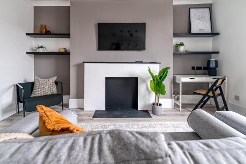 Little Venice Luxury Apartment - Tap to explore photos