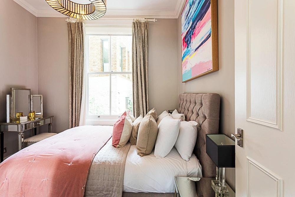 Stylish Portobello Apartment - Tap to explore photos