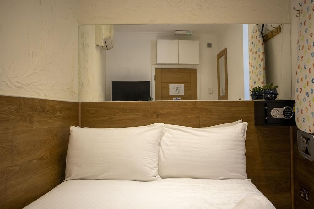 Berkley Aparthotel - Tap to explore photos