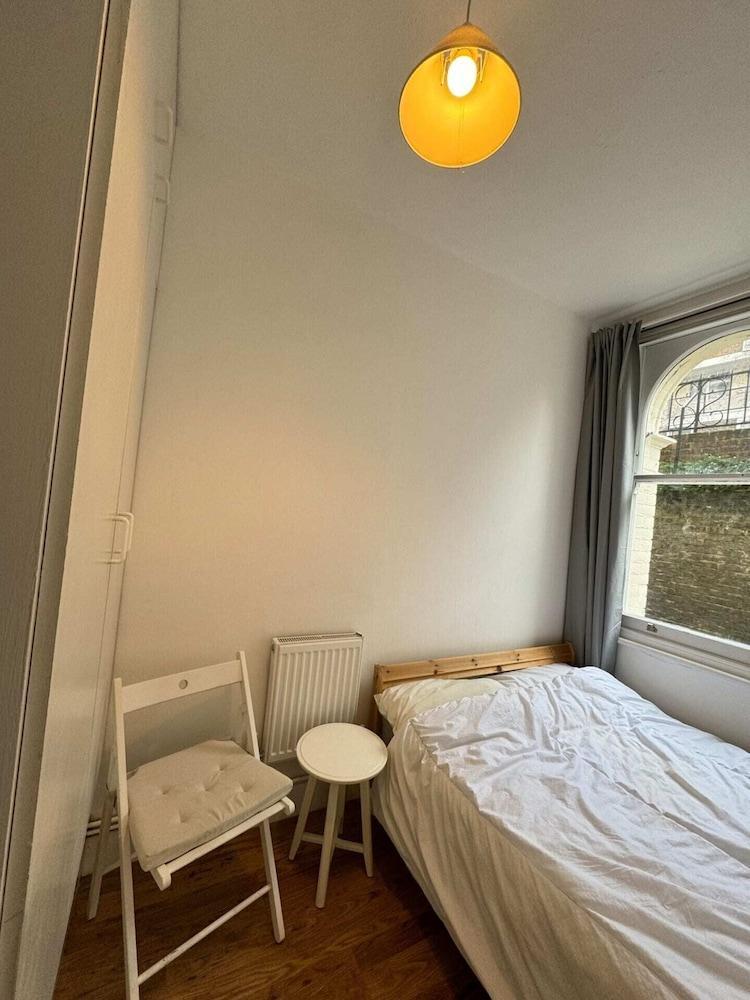 Cosy & Well-connected 2BD Flat Elephant & Castle - Tap to explore photos