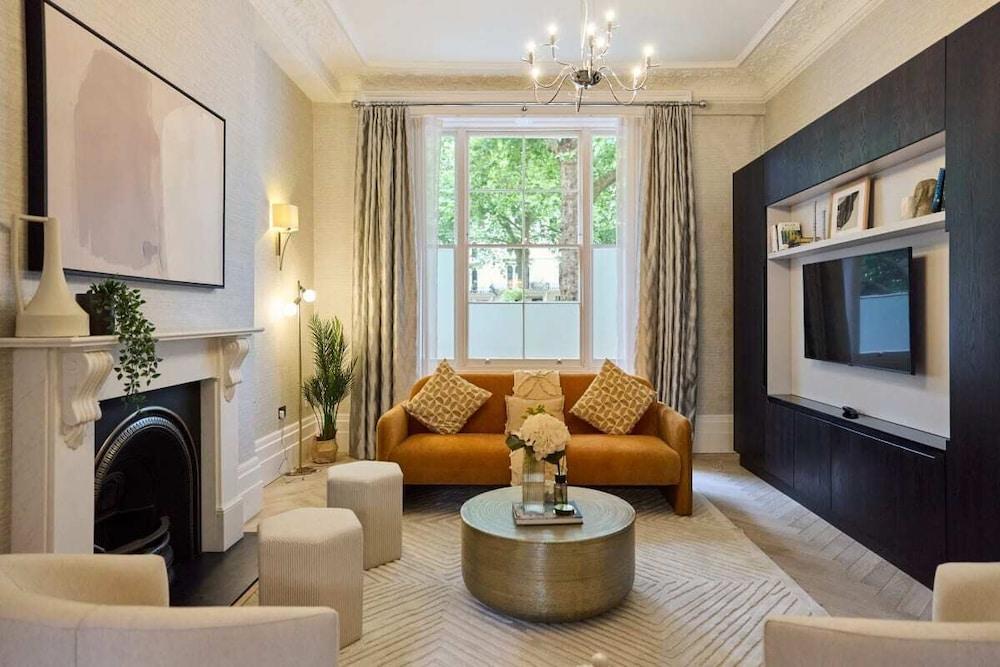 The Bayswater Retreat - Adorable 3bdr Flat With Balcony - Tap to explore photos