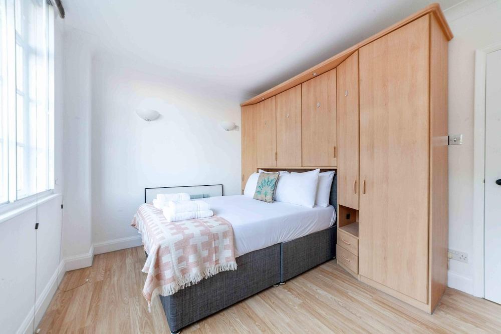 Cosy Apartment Steps From London Eye - Tap to explore photos