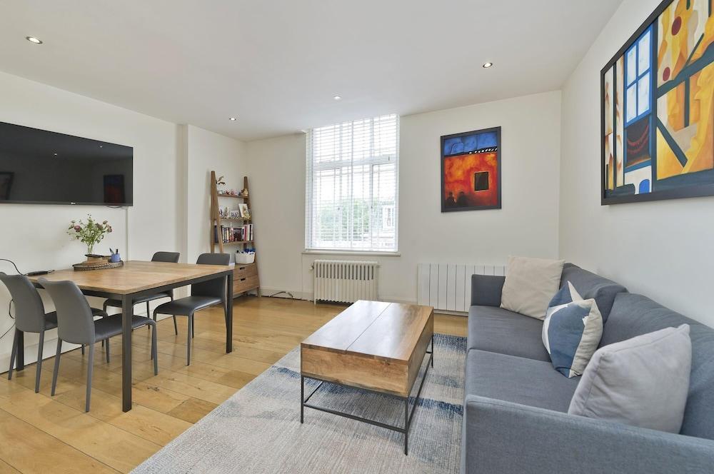 Long Stay Discounts - 1 Bedroom Aprtmnt Bayswater - Tap to explore photos