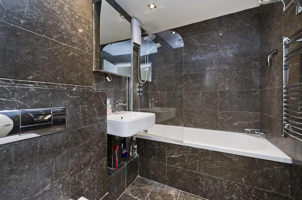 Long Stay Discounts - 1 Bedroom Aprtmnt Bayswater - Tap to explore photos