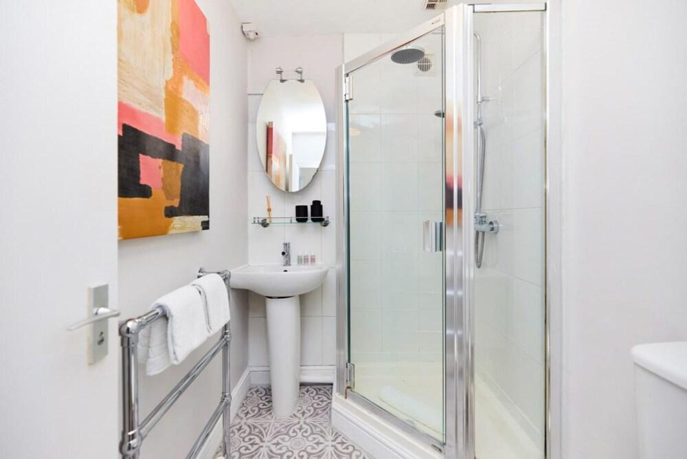 The Clapham Getaway - Charming 1bdr Flat - Tap to explore photos