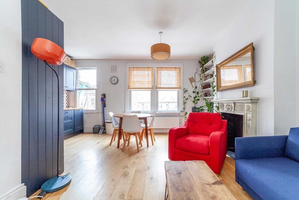Colourful Notting Hill Home - Tap to explore photos