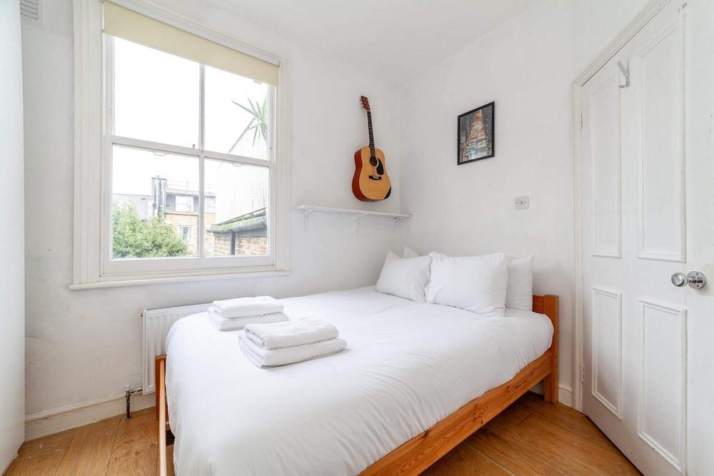 Colourful Notting Hill Home - Tap to explore photos