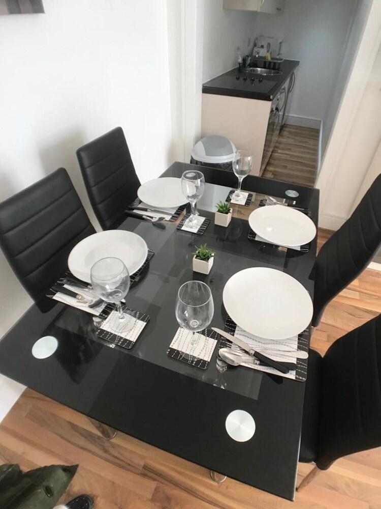 Bermondsey London, 3 People Apartment, Peaceful - Tap to explore photos