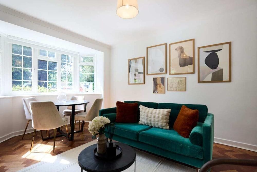 The Wandsworth Wonder - Comfortable 2bdr Flat - Tap to explore photos