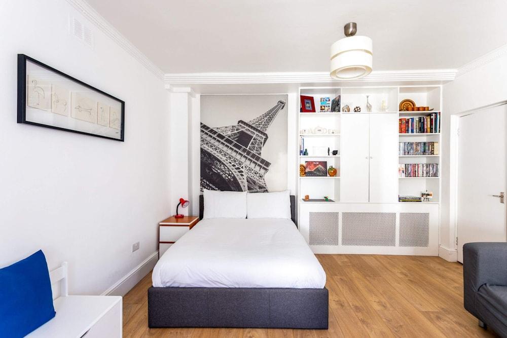 Kensington Designer Studio - Tap to explore photos