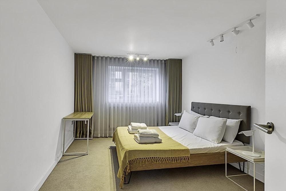 City Relay Urban Charm Chelsea Apartment - Tap to explore photos