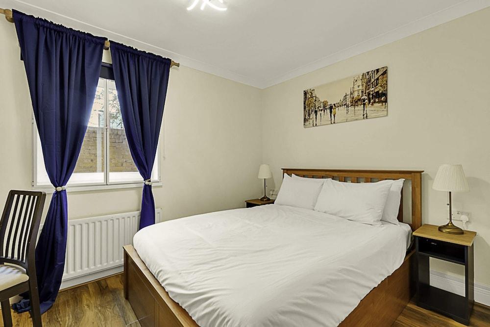Charming Centrally Located Wimbledon Flat - Tap to explore photos