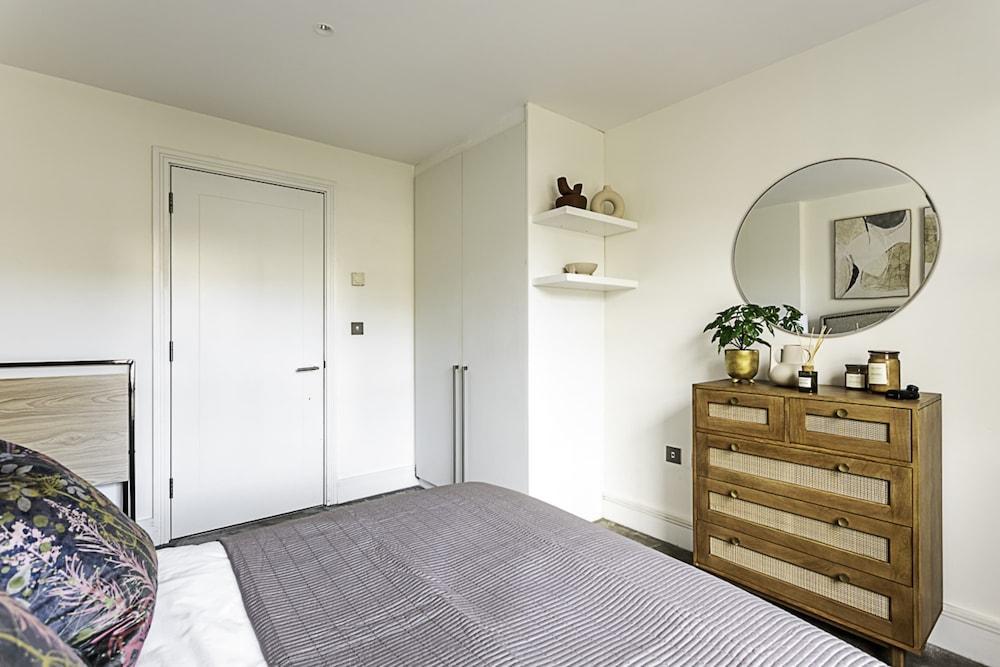 Tranquil Belsize Park Haven With Stunning Views - Tap to explore photos