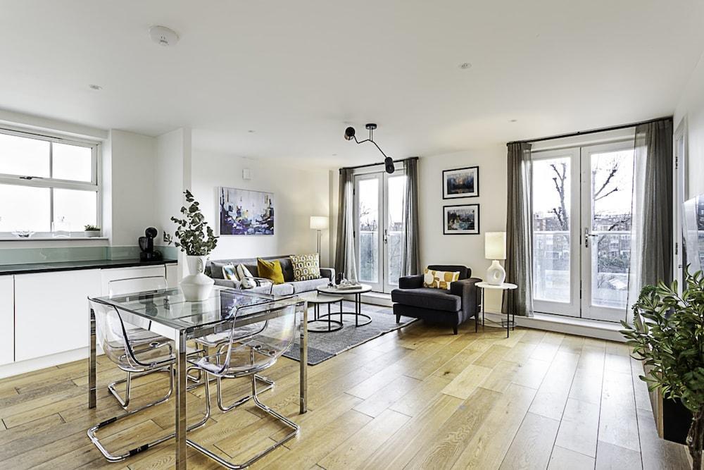 Tranquil Belsize Park Haven With Stunning Views - Tap to explore photos