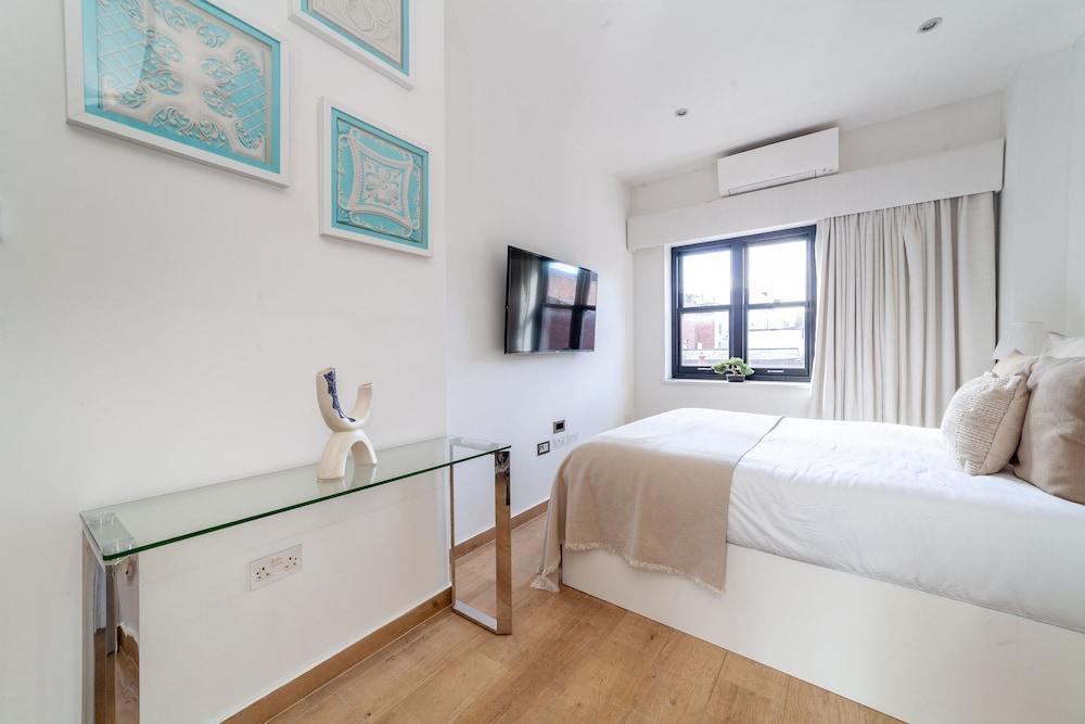 The Ravenscourt Park Collection - Tap to explore photos