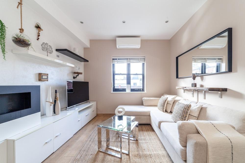 The Ravenscourt Park Collection - Tap to explore photos