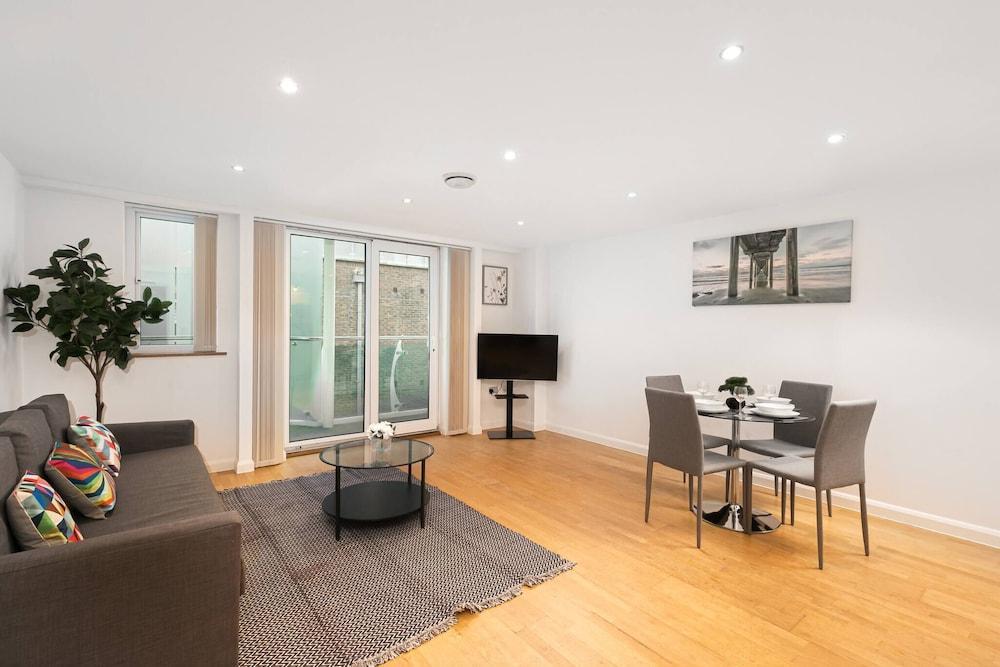 Skyvillion - Spacious 2bed W Balcony In Barnet
