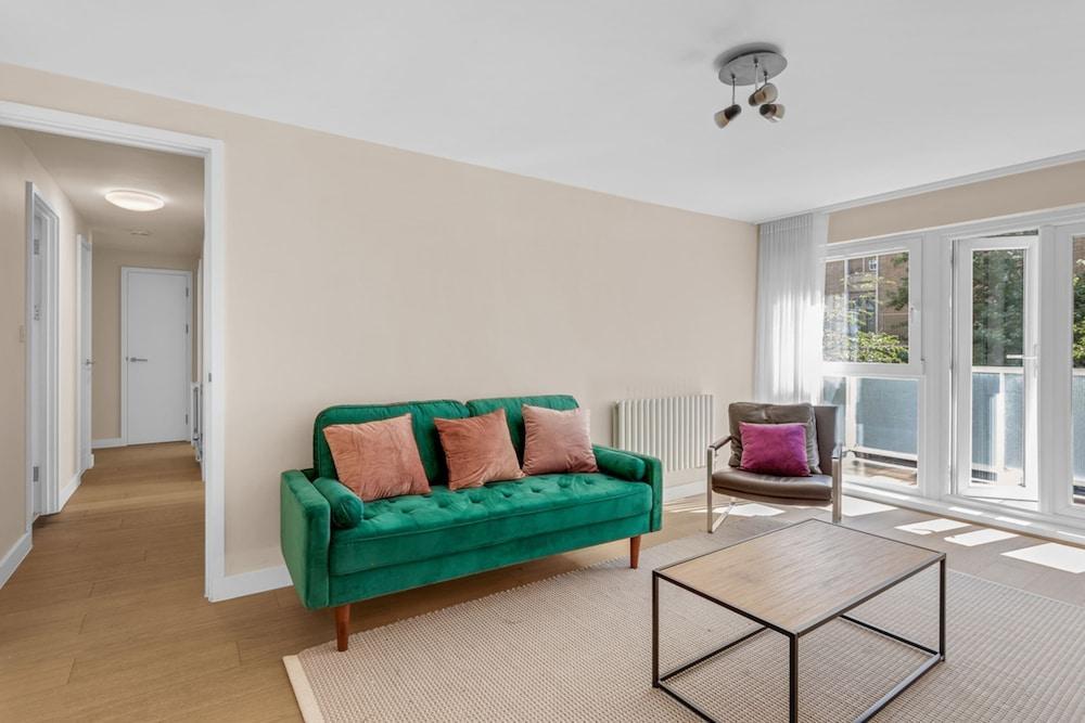 Belgravia Apartment 8 - Tap to explore photos