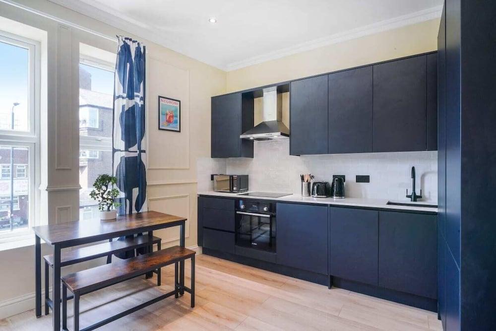 The Balham Place - Stylish 2bdr Flat - Tap to explore photos