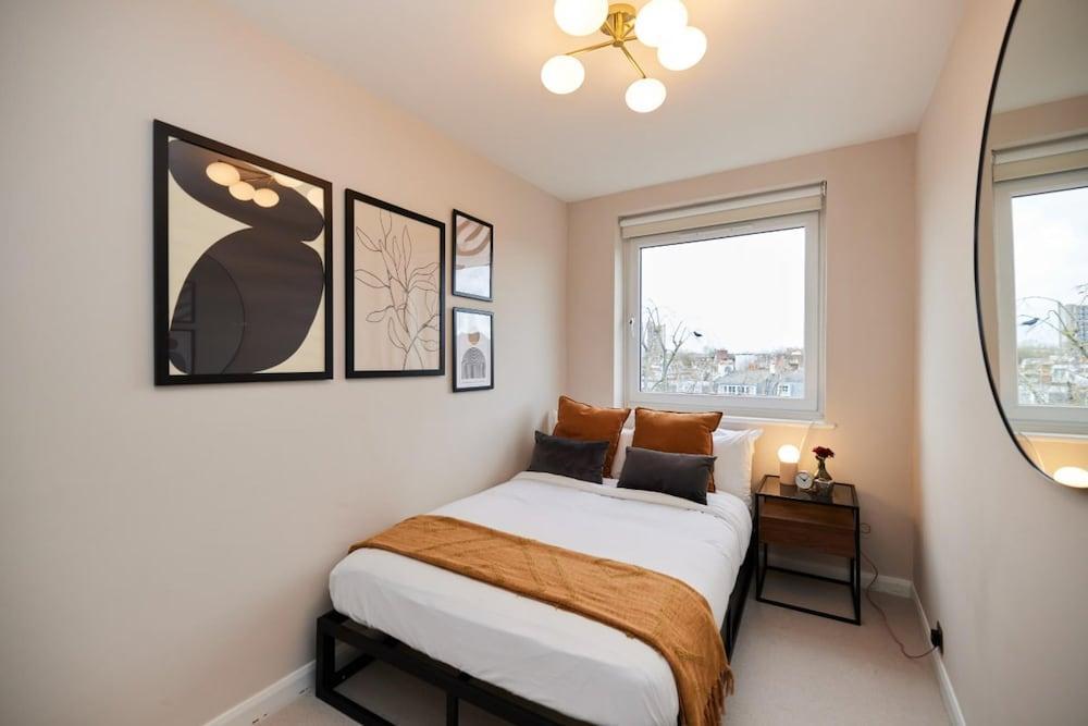 The Hyde Park Hideout - Beckoning 2bdr Flat - Tap to explore photos