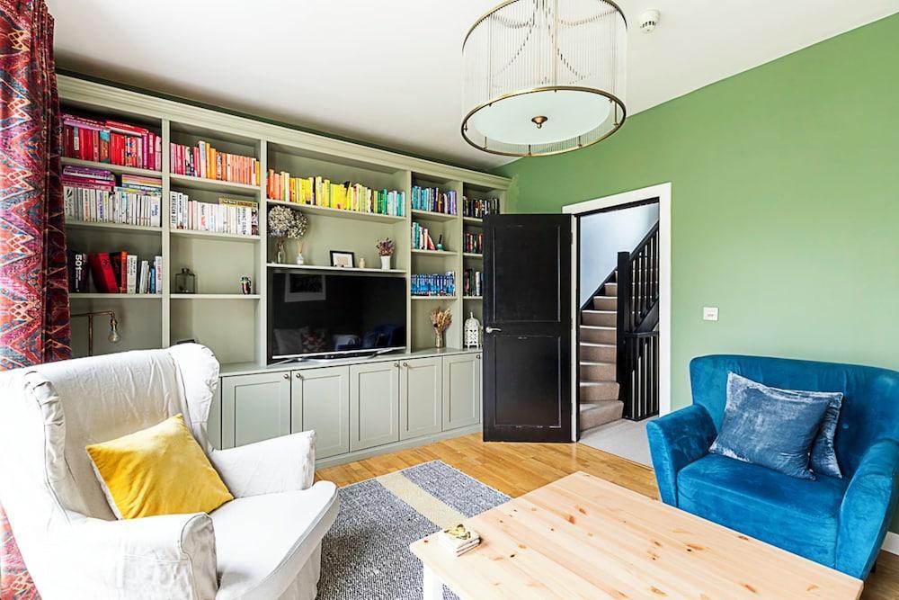 Paradise Row Townhouse - Tap to explore photos