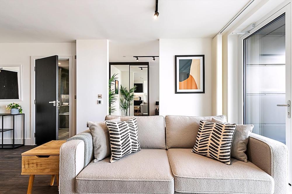 Sky-High Studio with Stunning Views - Tap to explore photos