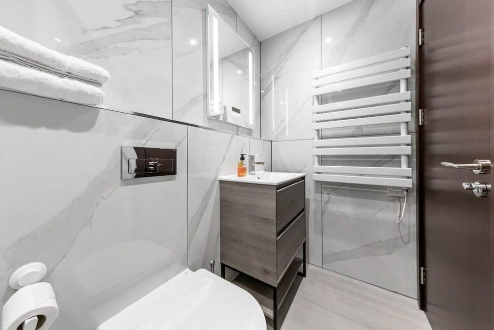 Luxury Flat in North West London - Tap to explore photos