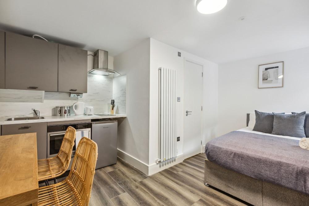 Sutherland Apartments Room Type - Superior Studio