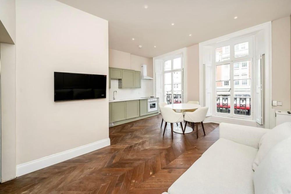 Stylish & Spacious 1 br Flat in Central Camden - Tap to explore photos
