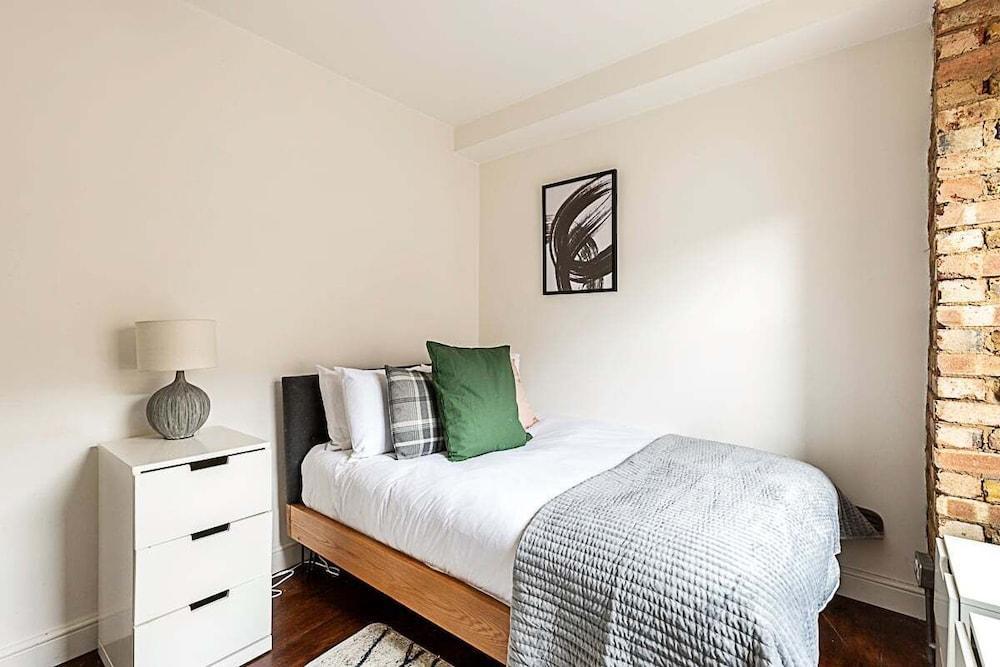 Charming Shoreditch Apartment - Tap to explore photos